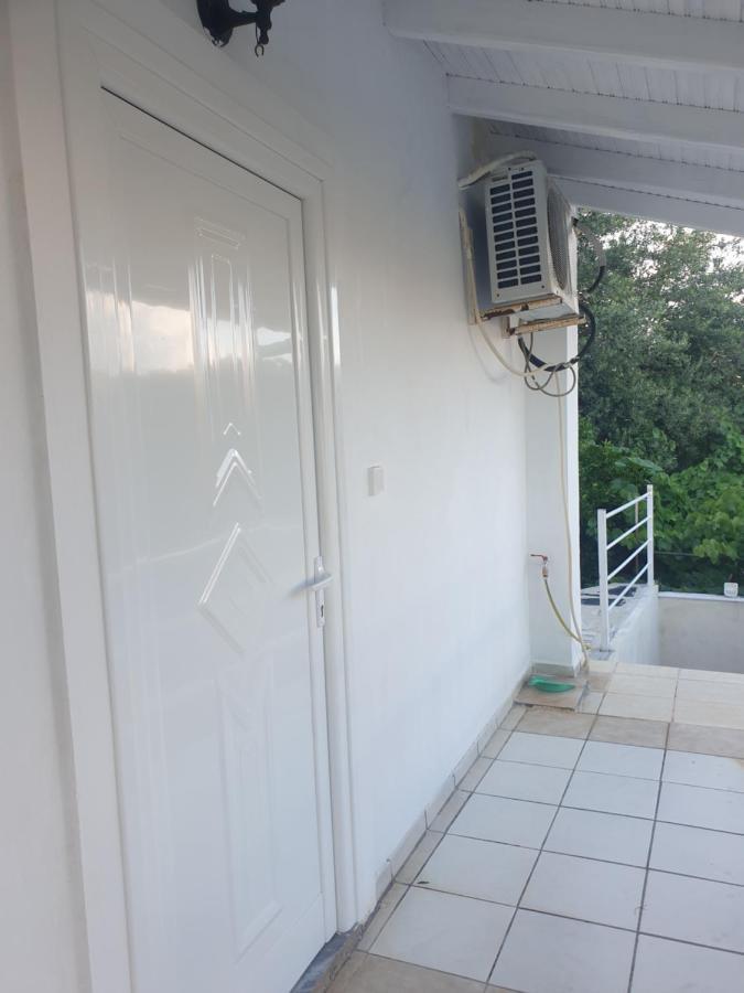 Rosemary House Guest House Sarande Bagian luar foto