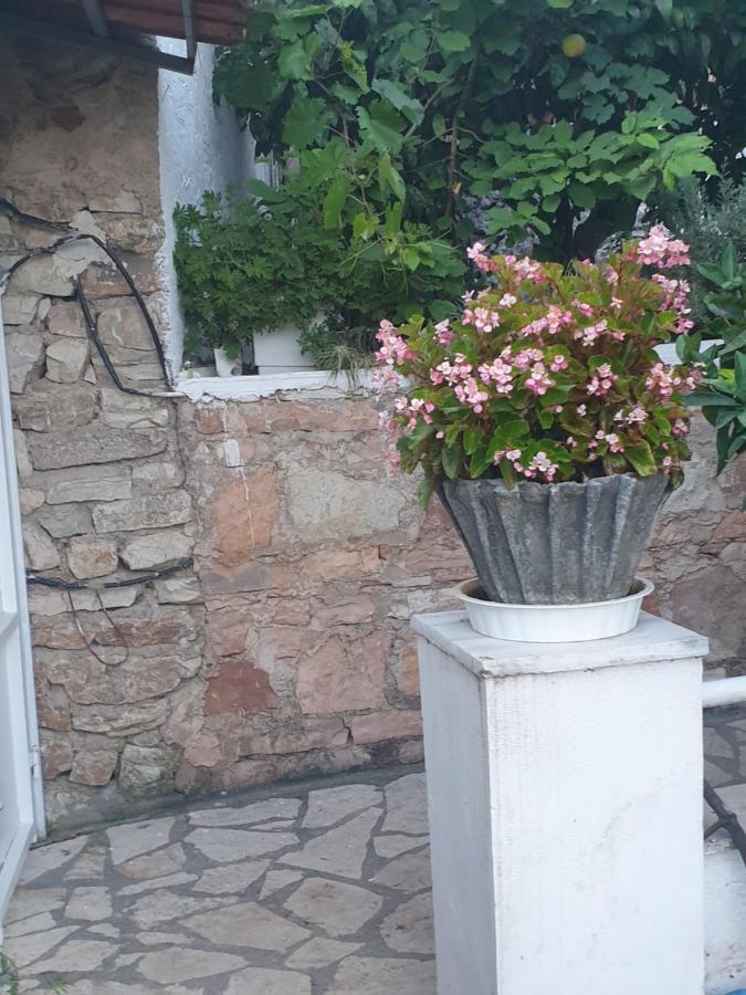 Rosemary House Guest House Sarande Bagian luar foto
