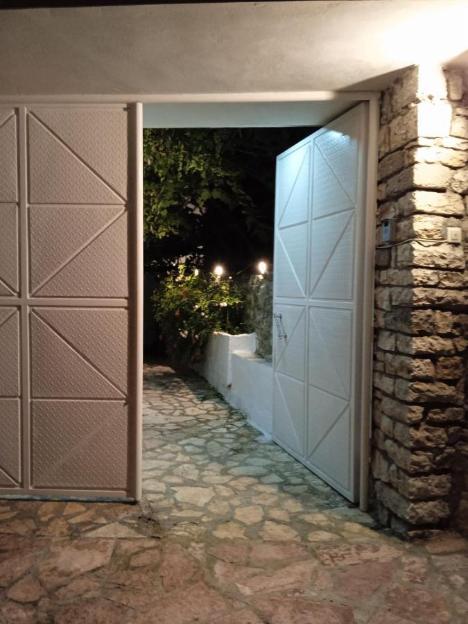 Rosemary House Guest House Sarande Bagian luar foto